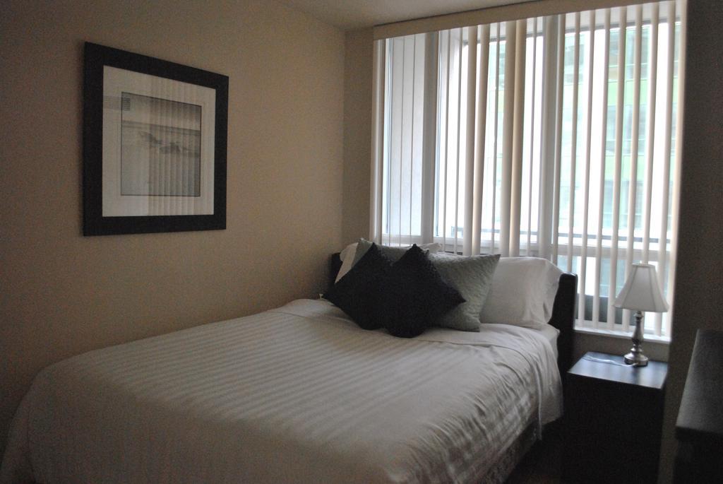 Livingsuites Toronto - 20 Blue Jays Way Eksteriør bilde